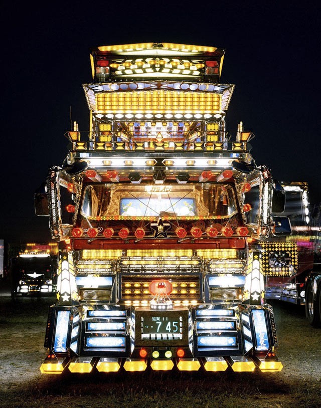 Dekotora art truck from Japan -- 