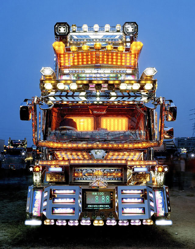 Deko-tora art truck from Japan -- 