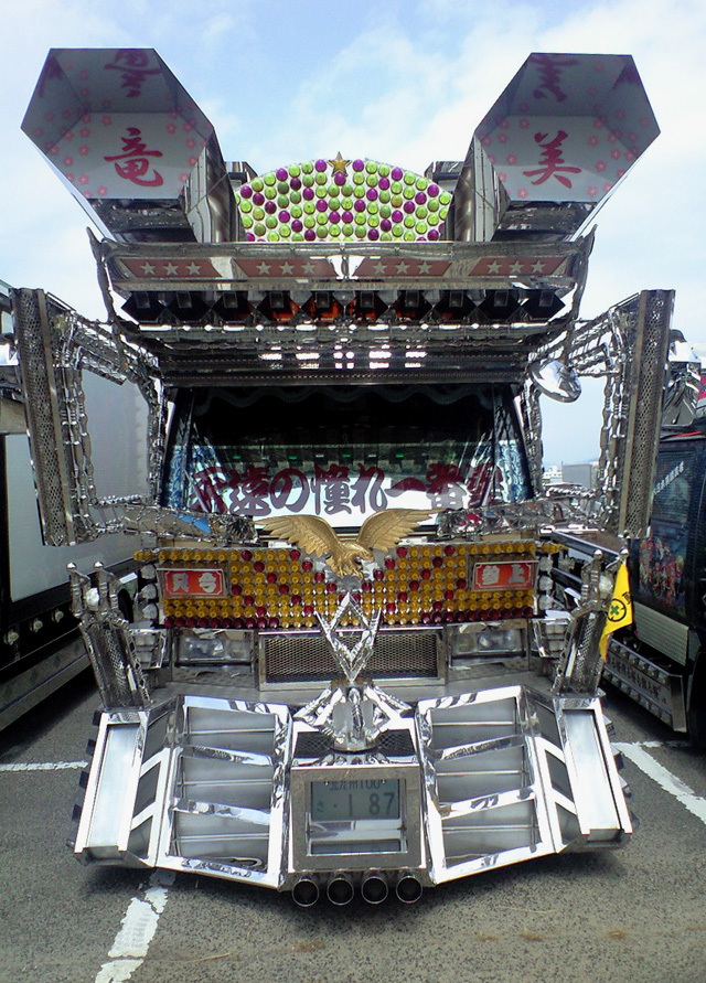 Gundam truck from Japan -- 