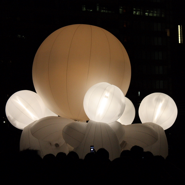 Compagnie des Quidams performs Rêve d'Herbert -- 