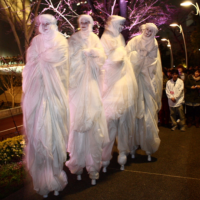 Compagnie des Quidams performs Rêve d'Herbert -- 