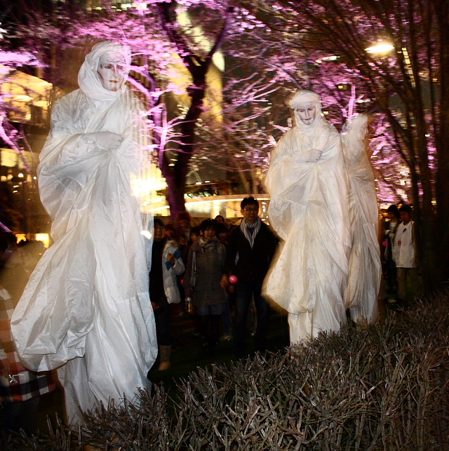 Compagnie des Quidams performs Rêve d'Herbert -- 