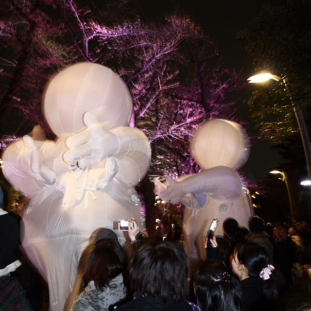 Compagnie des Quidams performs Rêve d'Herbert -- 