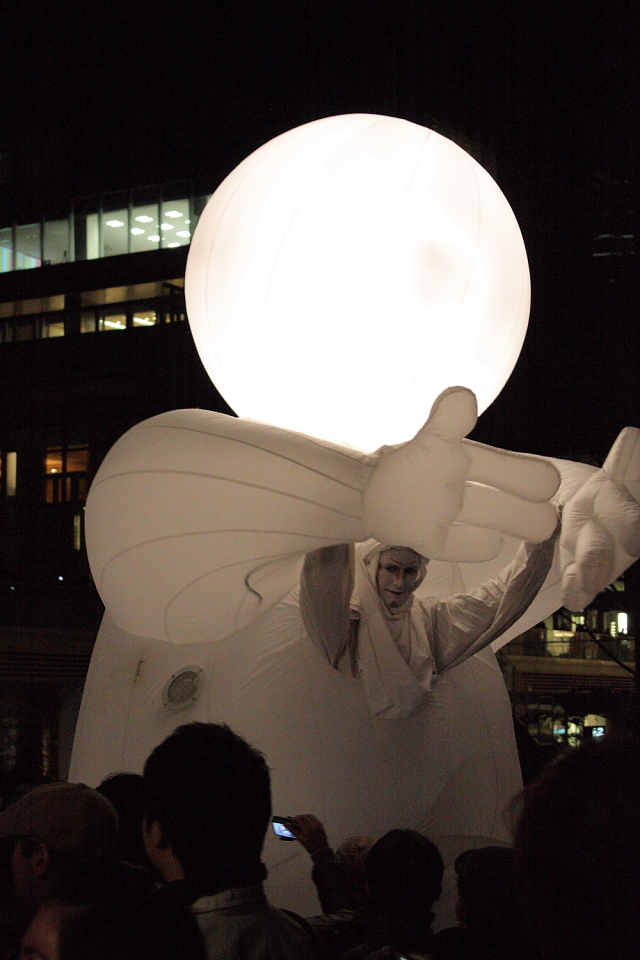 Compagnie des Quidams performs Rêve d'Herbert -- 