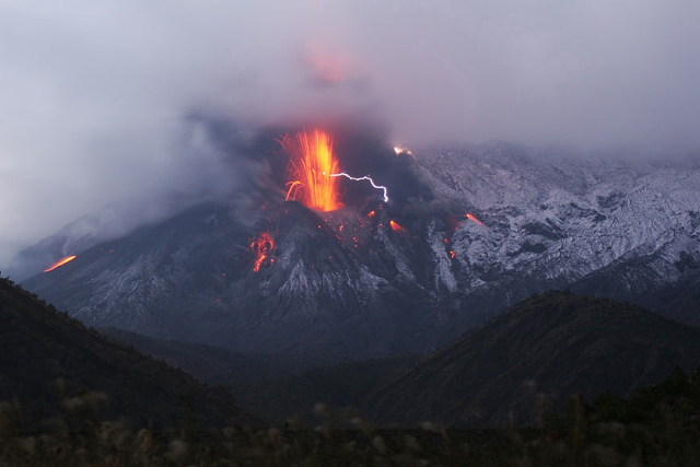 Sakurajima volcano, photo by Martin Rietze -- 