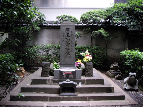 Taira no Masakado's tomb -- 